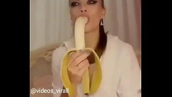 Gola profonda nella banana @ dancarinasdoinsta7